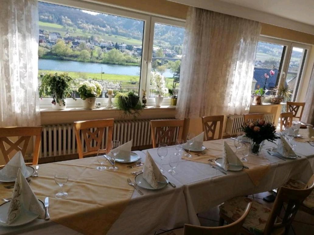 Chateau-De-La-Moselle Kinheim Bagian luar foto